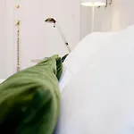 At 8 Bed & Breakfast 4*
