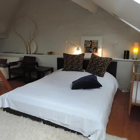 At 8 Bed & Breakfast 4*