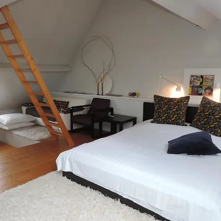 At 8 Bed & Breakfast