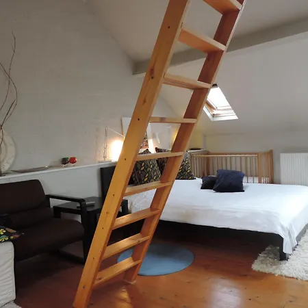 Bed & Breakfast At 8
