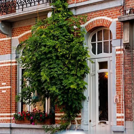 At 8 Bed & Breakfast 4*